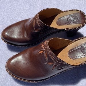 Frye Boots brand heeled clogs women’s size 6.5